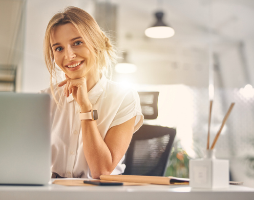 apresentar mulher de negócios em tempod de transformação digital