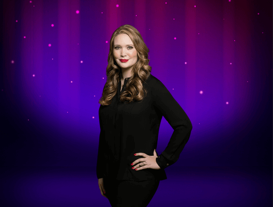 Sarah J. Maas autora de grandes livros de fantasia 