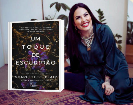 Scarlett St. Clair autora do livro Um toque de escuridão 1
